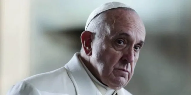 Monsignor Viganò chiede a Papa Francesco di dimettersi