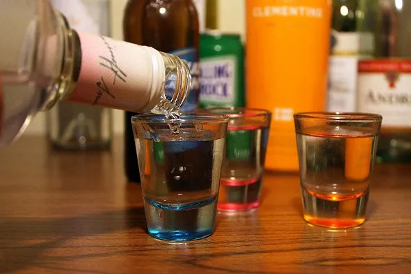 Binge drinking che cos’è? La nuova e pericolosa abitudine tra i giovani