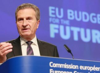 Oettinger, l'Italia vuole distruggere l'Unione Europea