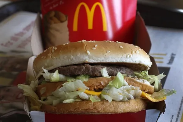 Auguri Big Mac, il famoso panino compie 50 anni