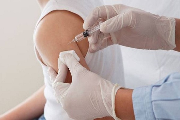 Vaccini autocertificazioni false, quattro famiglie indagate