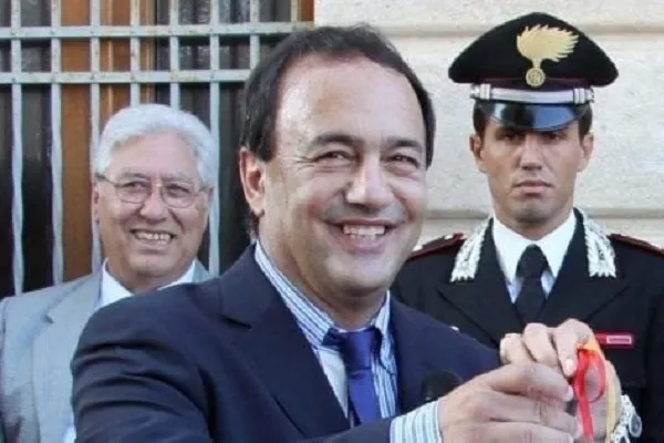 Sindaco di Riace Domenico Lucano, di cosa è accusato