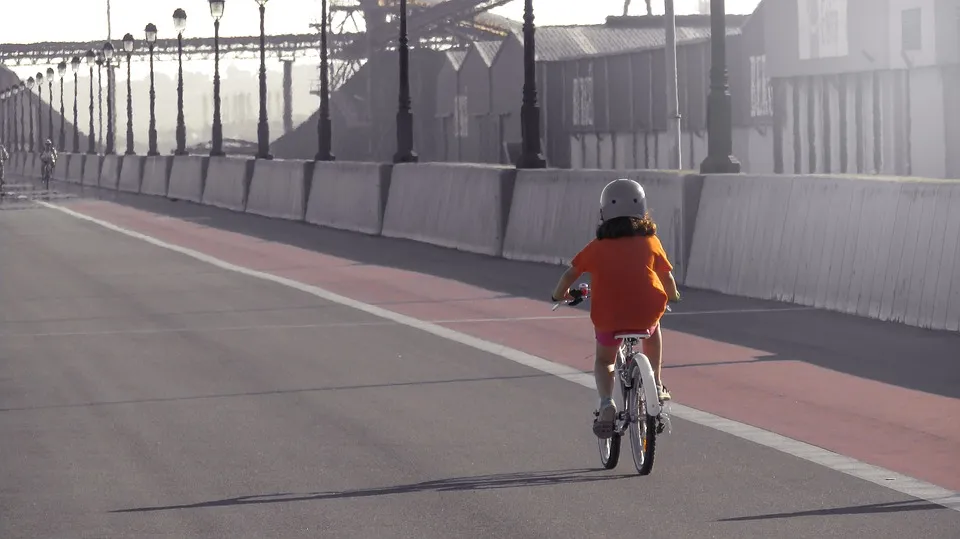 Perché ai bambini piace andare in bicicletta