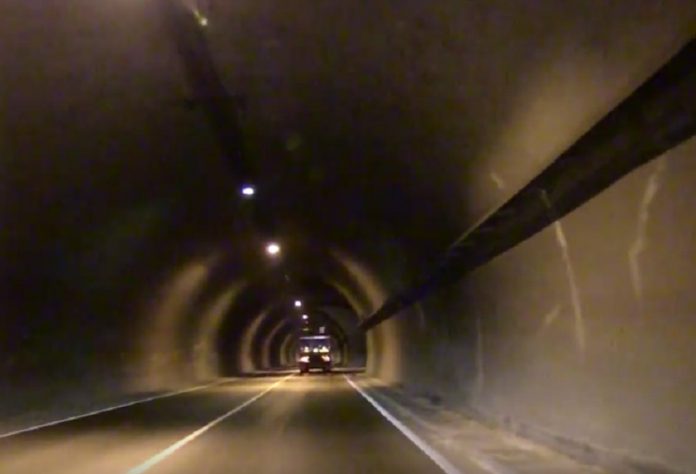 Incidente nel tunnel di Quarto, morto un giovane