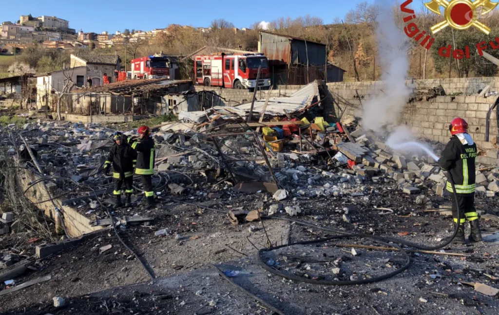 Avellino, esplosione in una fabbrica di fuochi d’artificio: morto Michele D’Adamo