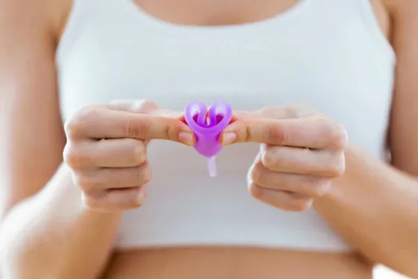Cosa sapere prima di iniziare a utilizzare la coppetta mestruale