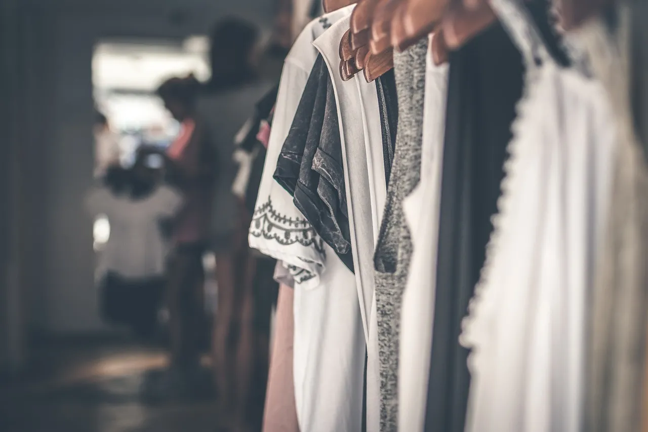 5 consigli per liberare il tuo armadio dai vestiti che non usi più