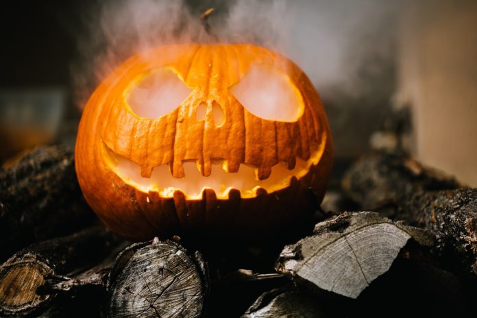 Si registrano temperature fino a 12 gradi sopra la media per il mese di ottobre, che non è mai stato così caldo: preparativi per un Halloween quasi estivo.