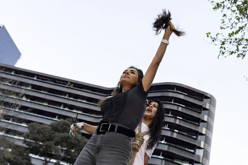 Che tempo che fa: Littizzetto e Fazio si tagliano i capelli per Mahsa Amini e le donne iraniane