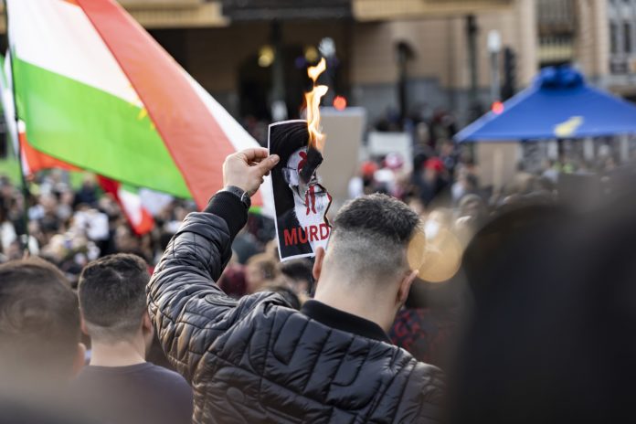 Elnaz Rekabi, la scalatrice iraniana che ha gareggiato senza indossare l'hijab, è scomparsa: non si hanno sue notizie dal giorno dopo la competizione.