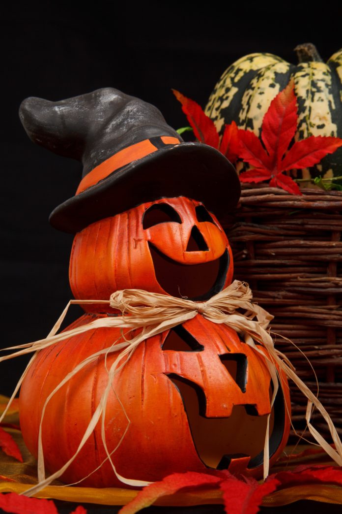 Le popolazioni celtiche erano solite celebrare la vigilia di Ognissanti tenendo lontani gli spiriti malvagi. Ma cosa significa Halloween?