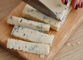 Il ministero della salute dispone il ritiro di un lotto di Gorgonzola venduto nei punti vendita Eurospin in confezioni da 300g. Il rischio è microbiologico.