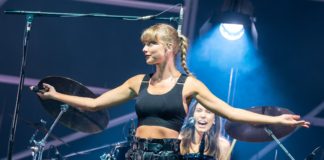 A mezzanotte in punto Taylor Swift ha rilasciato il suo nuovo album, Midnights: 13 brani per raccontare le storie di 13 notti insonni. Ma c'è una sorpresa.