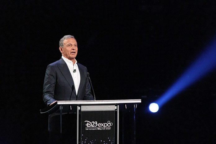 Disney ha un nuovo CEO, o meglio, un nuovo vecchio CEO: Bob Iger torna alla direzione della casa di produzione al posto di Bob Chapek, che si dimette.