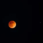 Eclissi lunare martedì 8 novembre: dove e come vedere la “Blood Moon” in Italia