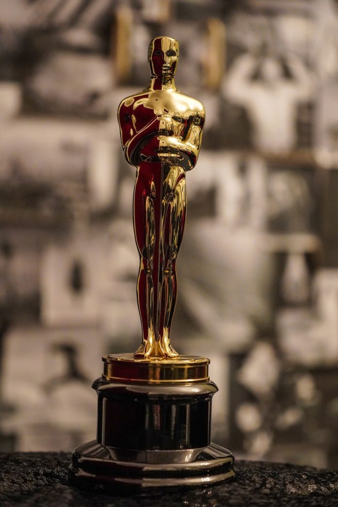 Peter Weir riceve il Premio Oscar alla Carriera ai Governors Awards 2022. Il regista australiano non era mai stato premiato dall'Academy, fino ad ora.