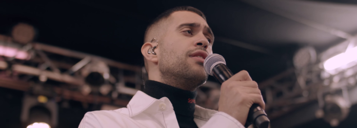Il docufilm di Mahmood su Prime Video il 15 novembre: da Sanremo ai palchi in giro per l'Europa, presto in streaming la storia del cantante di Brividi.