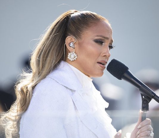 Jennifer Lopez torna con un nuovo disco: "This is Me...Now", il primo dal 2014. L'annuncio il giorno del 20esimo anniversario di "This is Me...Then".