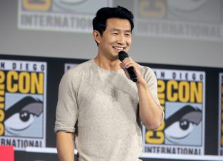 Per Quentin Tarantino gli attori dei film Marvel non sono vere star del cinema. Risponde Simu Liu, la star di Shang-Chi e La leggenda dei Dieci Anelli.