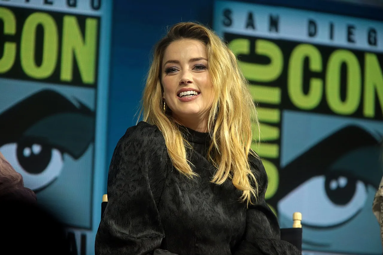 Amber Heard dovrà pagare un milione di dollari a Johnny Depp