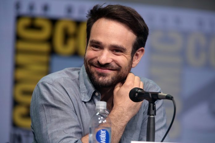 Charlie Cox torna ad interpretare Daredevil su Disney Plus: secondo l'attore la serie TV sarà dark ma probabilmente meno cruenta della versione Netflix.