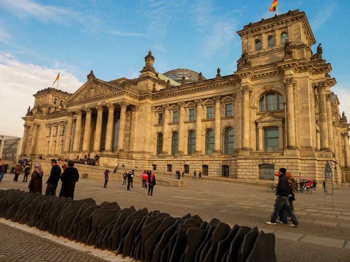 In Germania il principe Enrico XIII insieme ad estremisti di destra pianificavano un colpo di Stato e il ritorno al Reich.