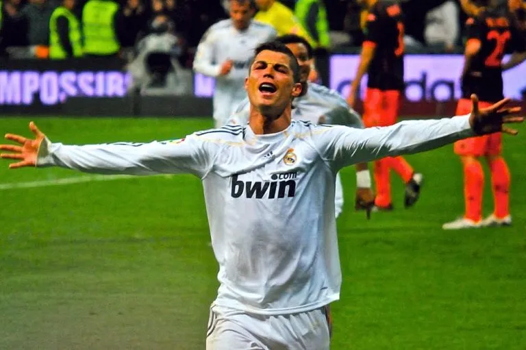 Cristiano Ronaldo segna 4 reti in Al Wanda – Al-Nasrr: record di reti totali nei campionati ufficiali