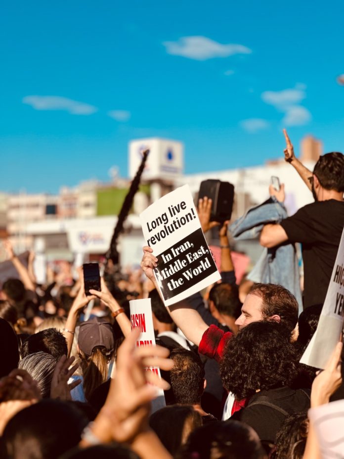 La Giornata Mondiale dei Diritti Umani nel 2022 è segnata da proteste contro guerra e oppressione. Il Presidente Mattarella scrive un messaggio.