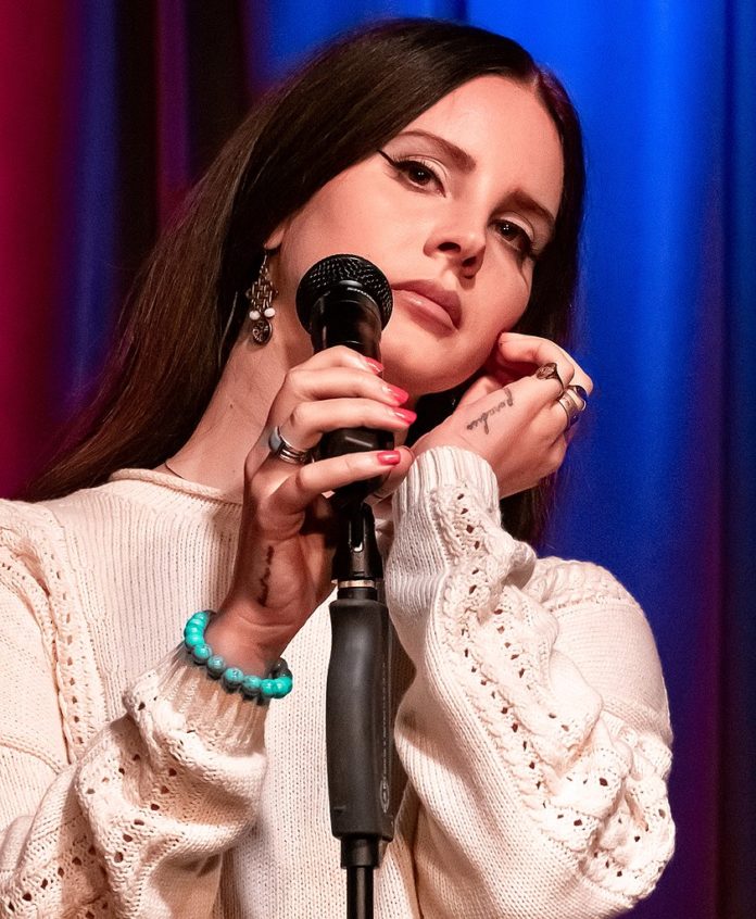 Lana Del Rey annuncia il suo nuovo album: 