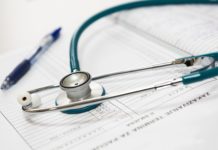 Ricetta elettronica a rischio: dal 2023 il governo intende eliminare le prescrizioni via email e SMS. Si oppongono i medici.