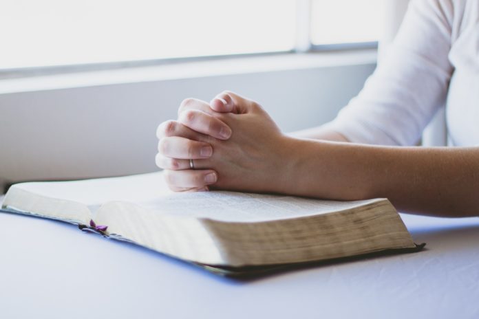 Sangue di San Gennaro si è sciolto, si ripete il miracolo laico a Napoli