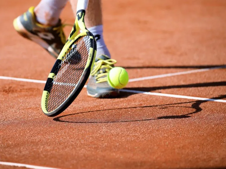 Tennis, ATP Adelaide: buona la prima per Sinner, Sonego si ritira contro Medvedev