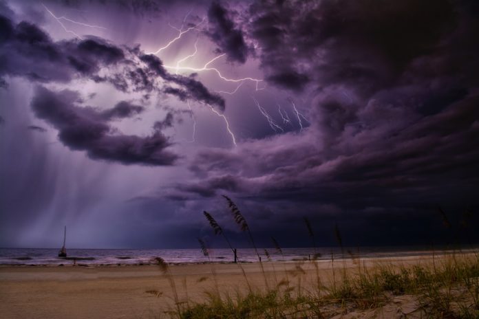 Gli Stati Uniti in stato di emergenza per maltempo: la California, reduce da giorni di pioggia disastrosi, si prepara ad affrontare possibili inondazioni.