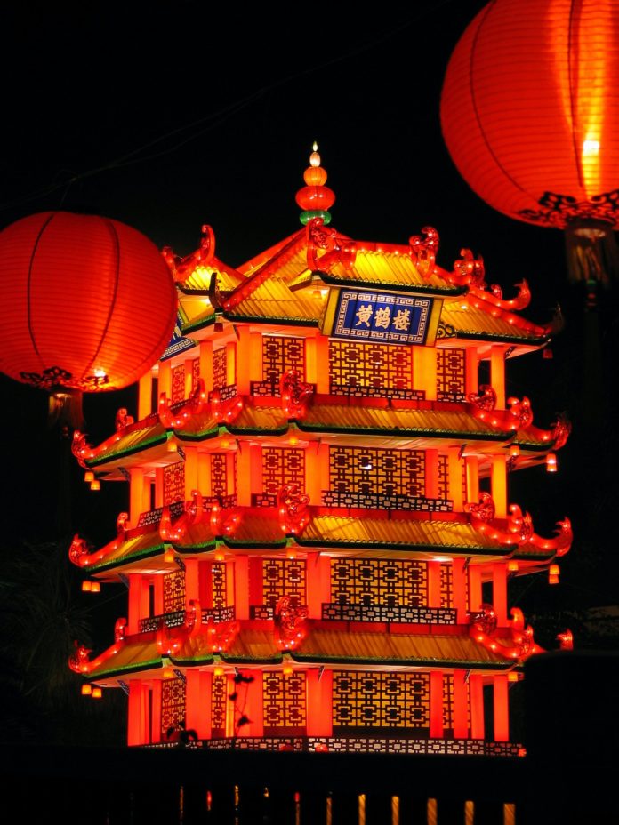 Il Capodanno Cinese che celebra l'inizio del nuovo anno, è una delle più importanti e sentite festività tradizionali cinesi: ecco origini, date e usanze.