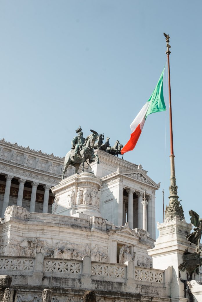 Il 7 gennaio è la Giornata Nazionale della Bandiera: nella Festa del Tricolore il Presidente Mattarella si rivolge ai cittadini con un messaggio.