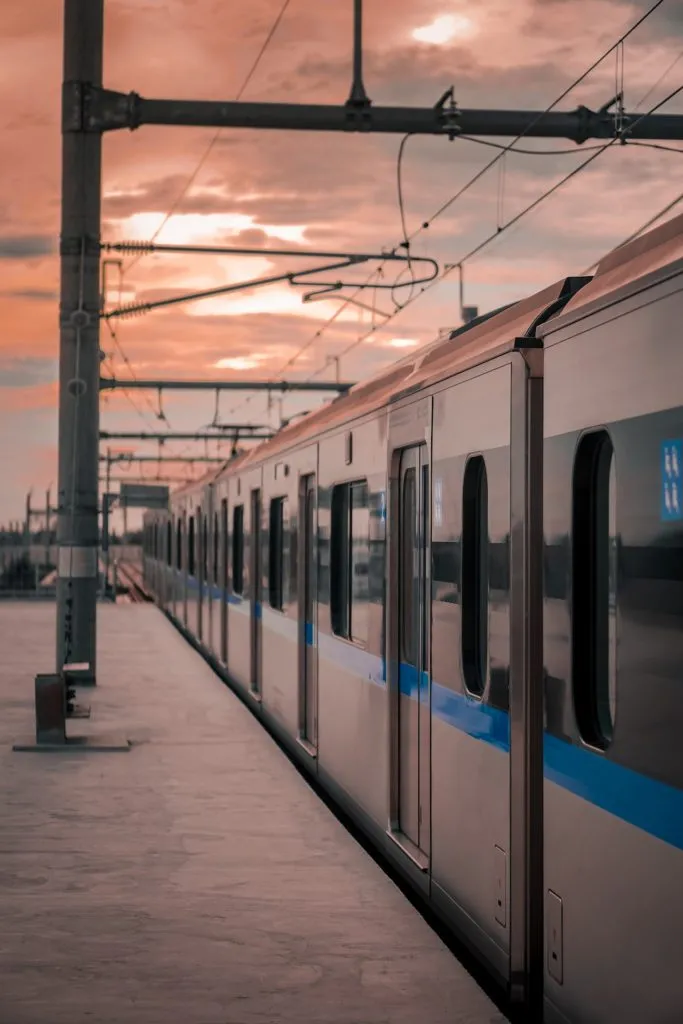 Monza: 15enne spinto contro un treno in arrivo, non è in pericolo di vita