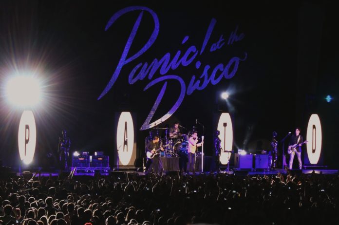 Dopo quasi 20 anni di carriera, i Panic! at the Disco si sciolgono: lo annuncia il frontman Brendon Urie con un post su Instagram.