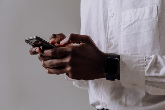 Negli Stati Uniti sanzioni finanziare fino a un milione di dollari per i dipendenti che utilizzavano chat private per le comunicazioni di lavoro.