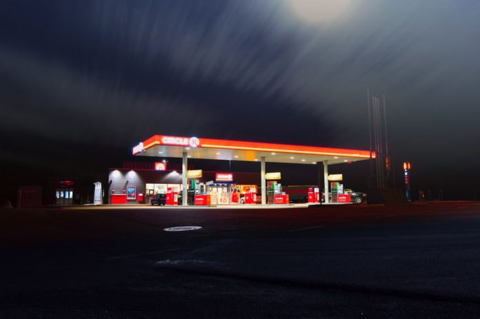 Confermato lo sciopero dei benzinai dopo un incontro infruttuoso con il governo: ferme le pompe di benzina e i self-service. Tutte le informazioni.