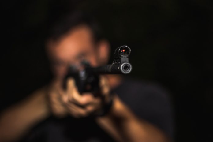 Ennesima sparatoria negli Stati Uniti, a Washington hanno perso la vita tre persone: il responsabile si è suicidato prima di essere raggiunto dalla polizia.