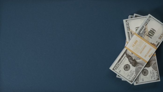 Forbes ha stilato una lista delle dieci persone di spettacolo più pagate al mondo: produttori, registi, cantanti, che hanno guadagnato di più nel 2022