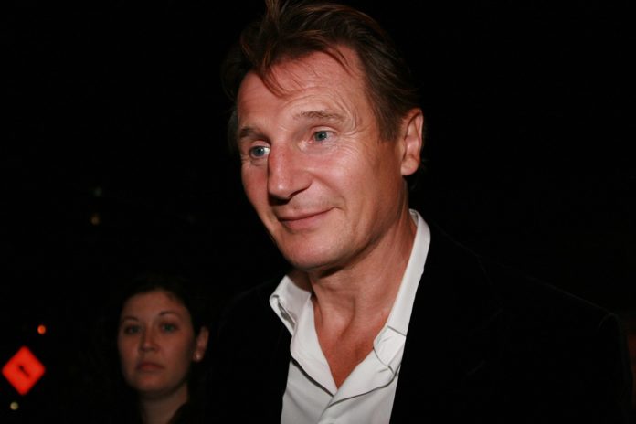 Liam Neeson ha rivelato di aver rifiutato il ruolo di James Bond nei film di 007, poiché altrimenti sua moglie Natasha Richardson non lo avrebbe sposato.