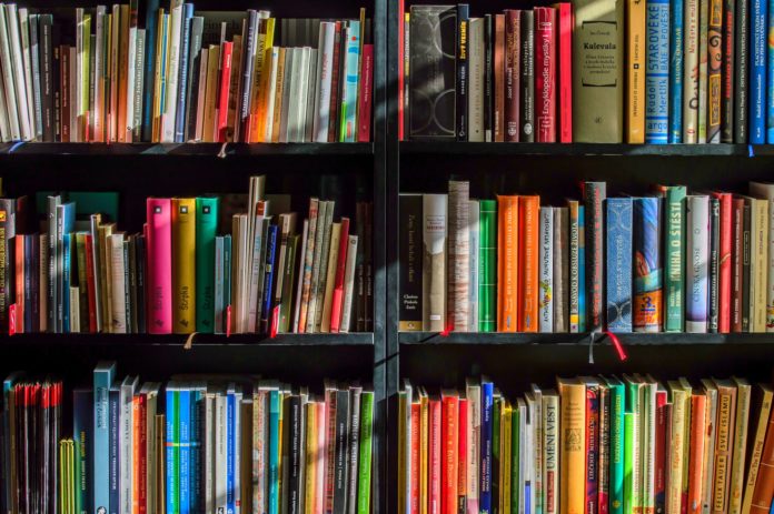 Nel mese di febbraio si riempiono gli scaffali delle librerie con tante nuove uscite. Ecco le novità di febbraio 2023: tutti i libri in uscita questo mese.