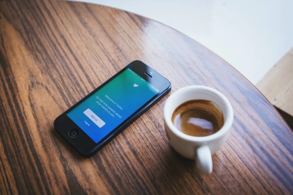 Twitter chiederà agli account business mille dollari al mese per il verificato