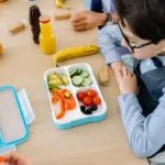 Controlli nelle mense scolastiche: cibi scaduti e muffa in cucina, 482 violazioni