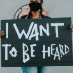 L'8 marzo si celebra la Giornata internazionale della Donna, in questa occasione Papa Francesco rivolge un pensiero a tutte le donne vittima di oppressione.
