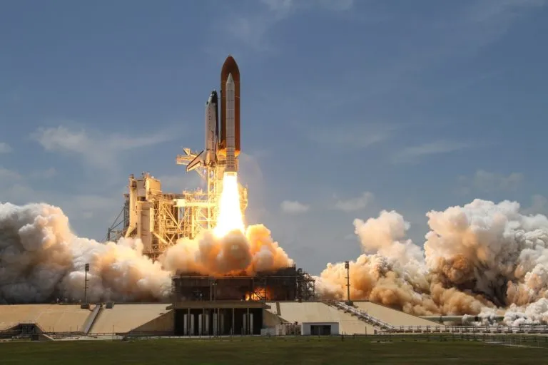 SpaceX Crew-5 torna sulla Terra dopo cinque mesi di missione nello Spazio