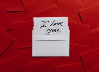 Taylor Swift ha rilasciato "All Of The Girls You Loved Before", per celebrare l'inizio del "The Eras Tour": testo, traduzione e significato della canzone.