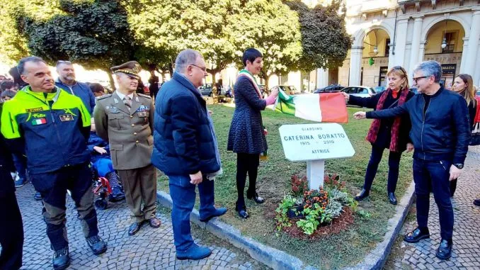 Dedicato alla celebre attrice cinematografica Caterina Boratto, il giardino situato nella Piazza Statuto